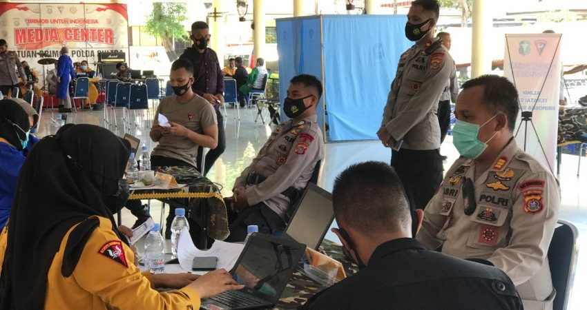 Putus Penyebaran Covid, Brimob Polda Sultra Gelar Vaksinasi Tahap II