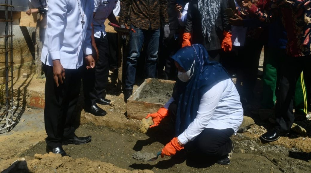 Begini Pesan Plt Bupati Koltim saat Peletakan Batu Pertama Pembangunan Gereja