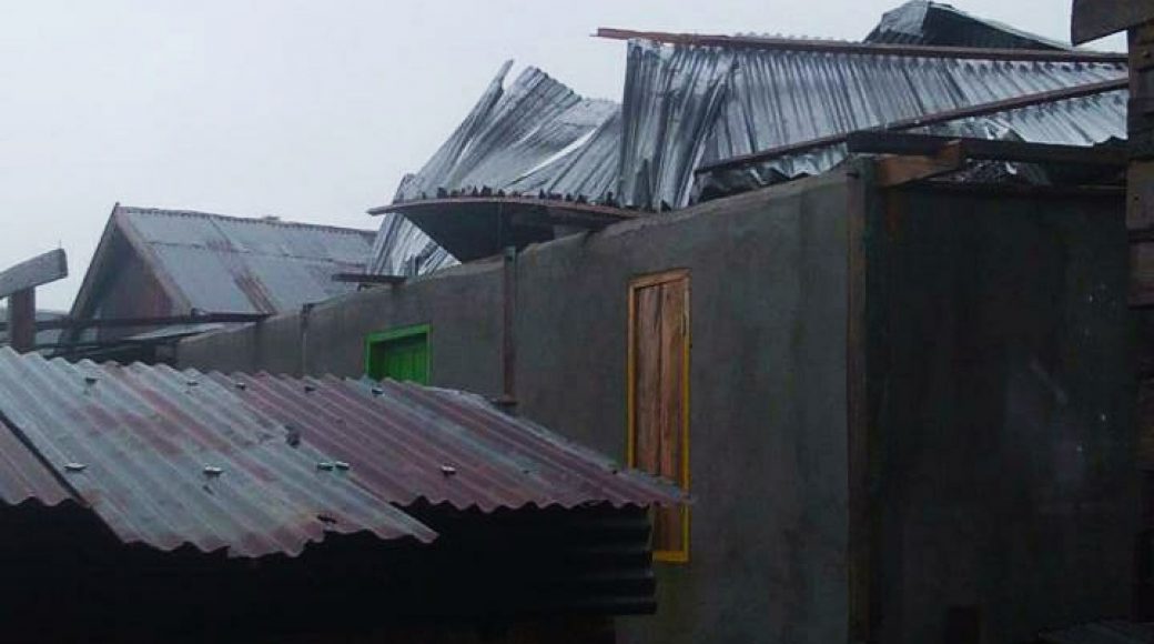 Puting Beliung Hancurkan Belasan Rumah di Labuan Bajo