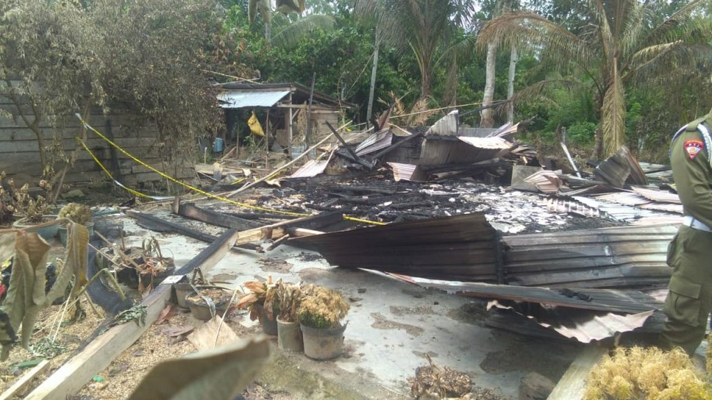 Korban Kebakaran di Buke Dapat Bantuan dari Pemkab Konsel