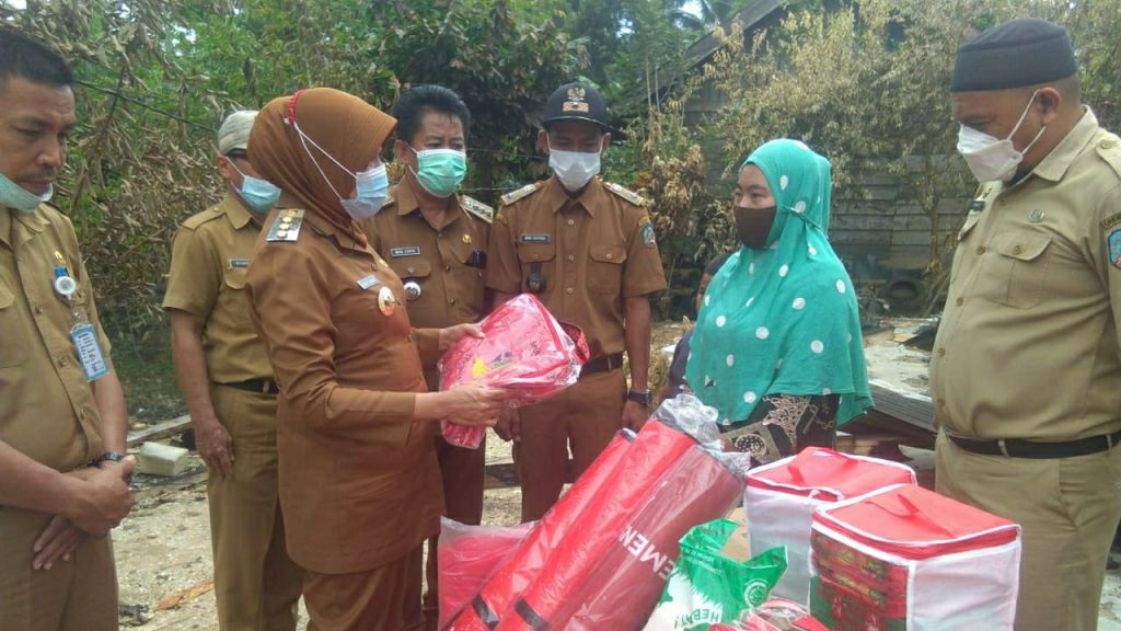 Korban Kebakaran di Buke Dapat Bantuan dari Pemkab Konsel