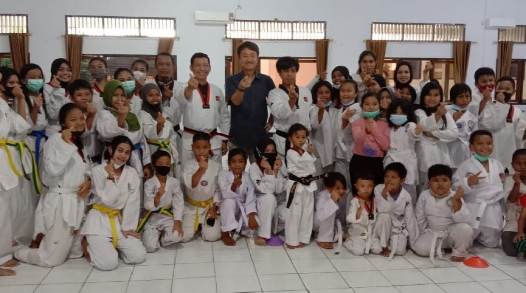 Beri Spirit, Kapolres Sambangi Taekwondo Dojang Polres Baubau
