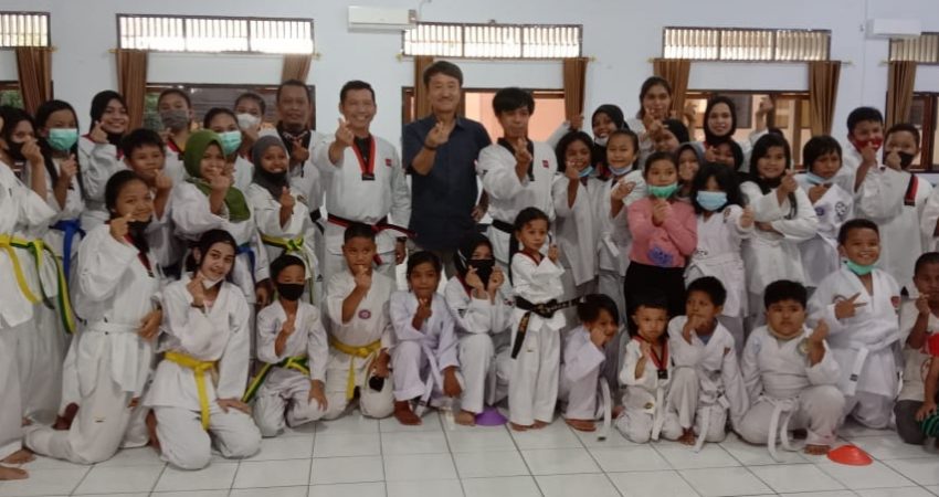 Beri Spirit, Kapolres Sambangi Taekwondo Dojang Polres Baubau