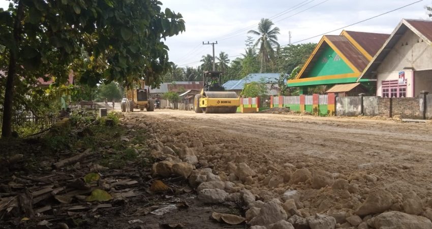 Jalan Poros Raha – Kusambi Mulai Dikerja, Masyarakat dan Pengendara Sambut Positif