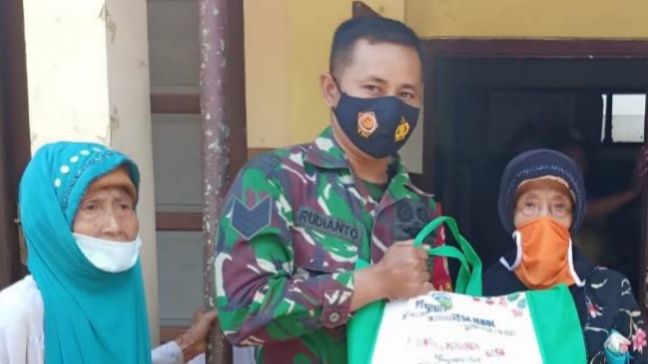 Penyaluran bantuan di desa jebol