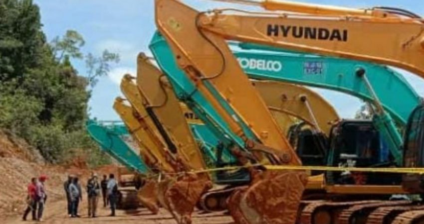 Diduga Menambang Ilegal di Kolut, Puluhan Excavator di Police Line Bareskrim Polri