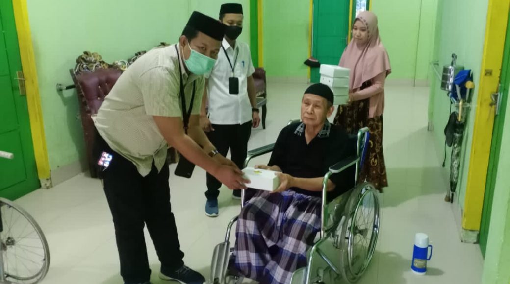 Hari Kelima, DPP LAT Sultra Bagikan Ribuan Paket Takjil