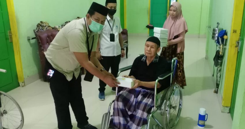 Hari Kelima, DPP LAT Sultra Bagikan Ribuan Paket Takjil