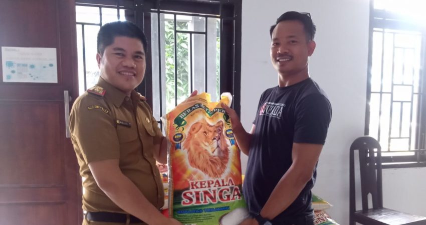 Armal Sumbang Beras Untuk Pegawai Outsourcing Setwan Konsel
