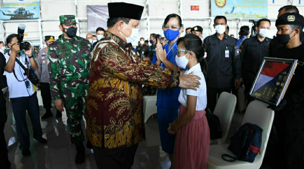 Pemerintah Anugerahkan Tanda Kehormatan RI dan KPLB kepada Prajurit KRI Nanggala &ndash; 402