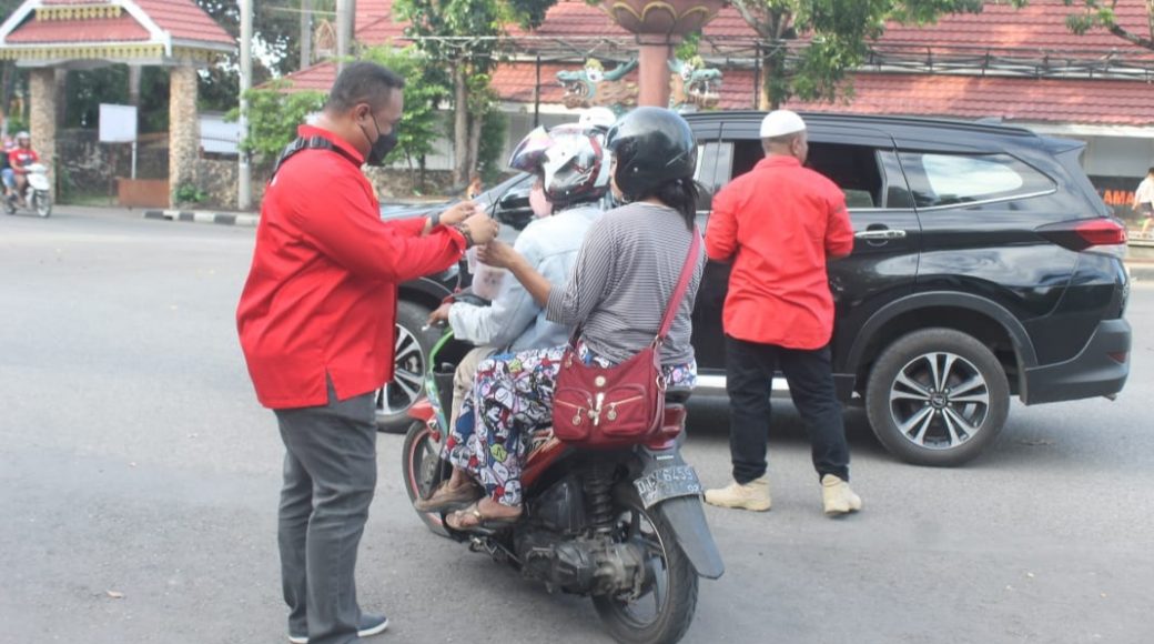 Berkah Ramadhan, DPC M1R Baubau Berbagi Takjil