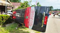 Ambulance Terbalik di Kolut, Jenazah Terpental 4 Pengantar dan Sopir Terluka