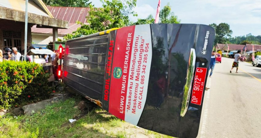 Ambulance Terbalik di Kolut, Jenazah Terpental 4 Pengantar dan Sopir Terluka