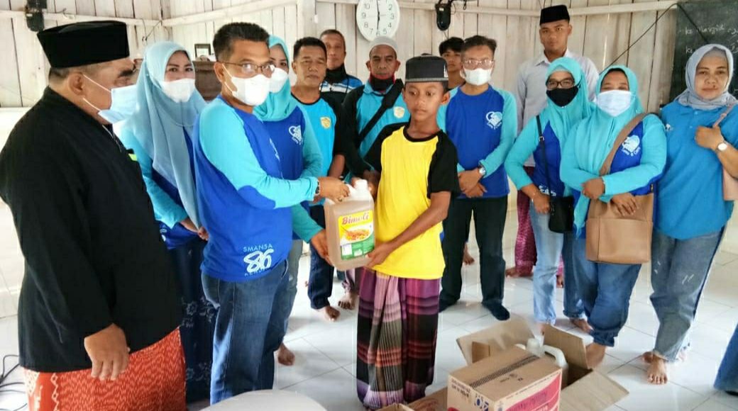 Berkah Ramadhan, Smansa 86 Kendari Berbagi ke Panti Asuhan dan Pesantren