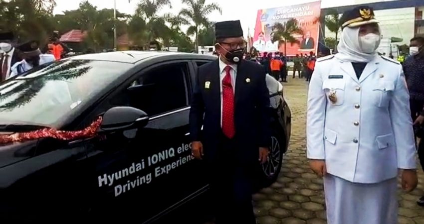 HUT ke 190, Wali Kota Kendari Resmi Launching Mobil Listrik