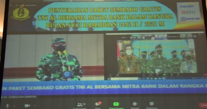 Jelang Idul Fitri, Pangkoarmada II Ikuti Penyerahan Bingkisan Via Vicom
