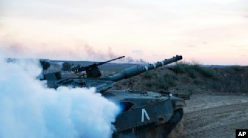 Tank-tank Israel Gempur Gaza Jelang Kemungkinan Serangan Darat
