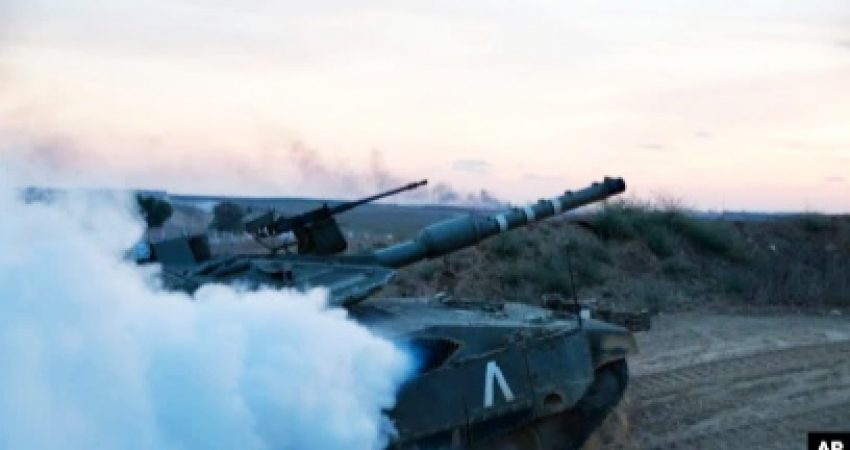 Tank-tank Israel Gempur Gaza Jelang Kemungkinan Serangan Darat