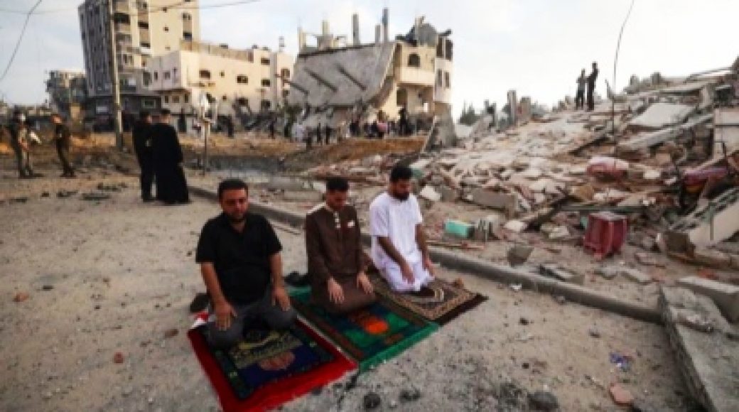 Tank-tank Israel Gempur Gaza Jelang Kemungkinan Serangan Darat
