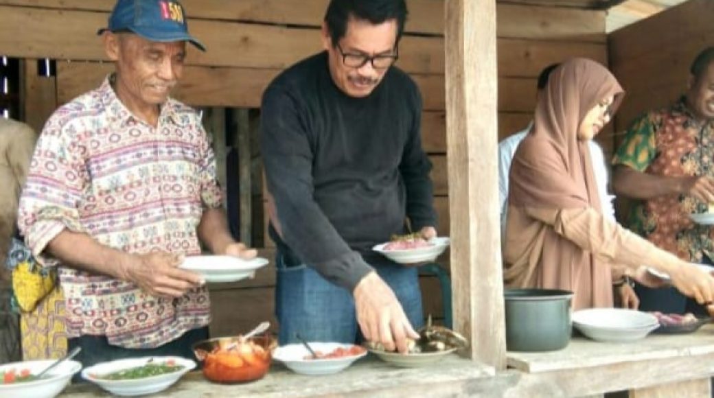 Kadis BKPSDM Muna Hadiri Panen Raya di Tambak Bermasalah