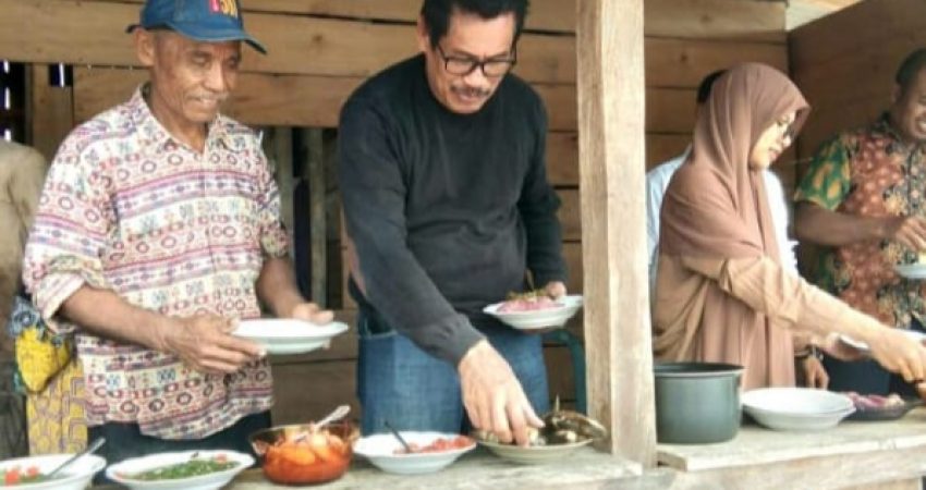 Kadis BKPSDM Muna Hadiri Panen Raya di Tambak Bermasalah