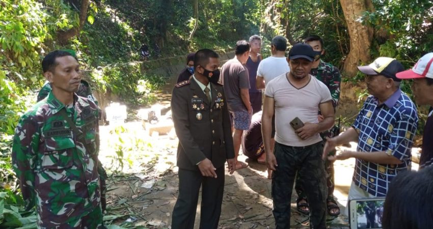 Peringati HUT Kodam XIV Hasanuddin ke-64, Kodim 1416/Muna bersama Warga Baksos di Mata Air Jompi