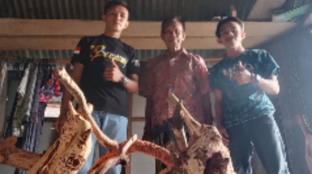 Sahid, Penyulap Rongsokan Menjadi Kerajinan