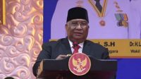 Gubernur Sultra, H. Ali Mazi saat memberikan sambutan usai pelantikan Bupati Kolaka Timur Andi Merya Nur