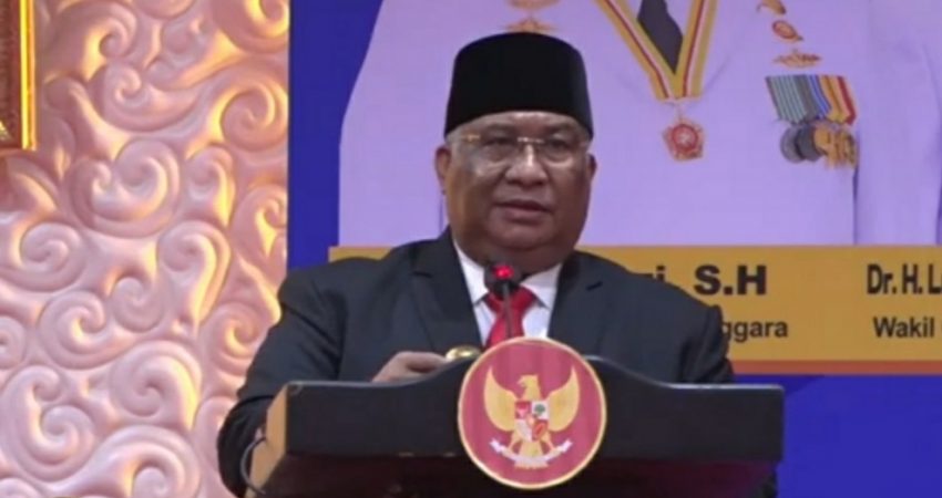 Gubernur Sultra, H. Ali Mazi saat memberikan sambutan usai pelantikan Bupati Kolaka Timur Andi Merya Nur 