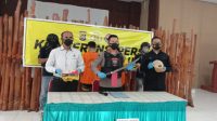 Kapolres Baubau, AKBP Zainal Rio Chandra Tangkari saat konferensi pers kasus penganiayaan di pantai Kamali