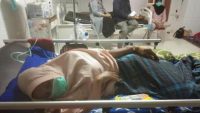Sarni.S.Pd.I (37) warga desa Loghiya/Wabhintingi yang bekerja sebagai guru honorer harus dilarikan ke RSUD Raha setelah menerima vaksinasi. Foto (isar/tegas.co)