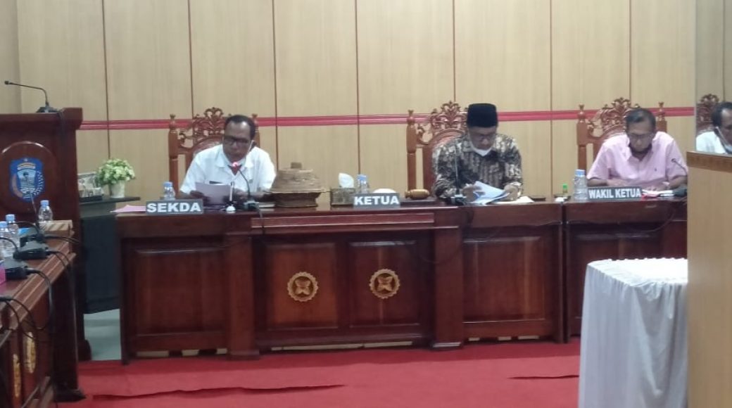 Rapat DPRD Wakatobi Ricuh Antara Sekda dan Anggota