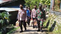 Kapolda Sultra Bersama Danrem 143/HO Bagikan Sembako Pada Warga Terdampak PPKM Darurat