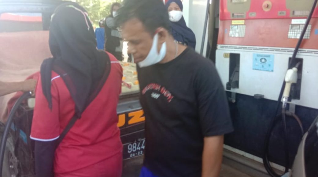 SPBU Wamponiki Berulah di Tengah PPKM, Prioritas Jerigen Buat Kendaraan Menumpuk