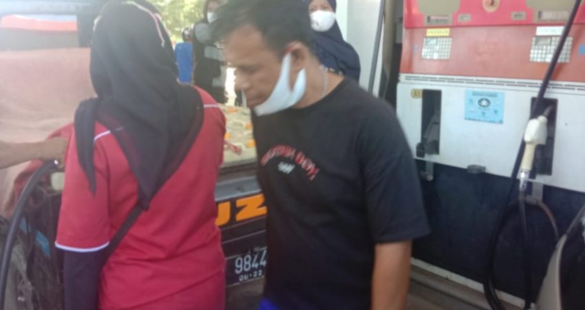 SPBU Wamponiki Berulah di Tengah PPKM, Prioritas Jerigen Buat Kendaraan Menumpuk