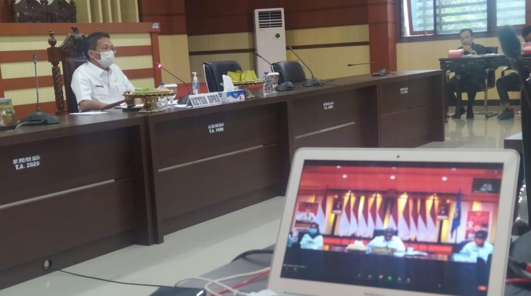 DPRD Sultra menggelar rapat paripurna penjelasan Gubernur atas Ranperda tentang perubahan Perda Nomor 9 tahun 2019 tentang Rencana Pembangunan Jangka Menengah Daerah (RPJMD) Sultra tahun 2018-2023 melalui video conference. Rabu (4/8)