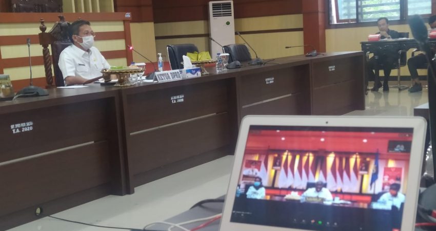 DPRD Sultra menggelar rapat paripurna penjelasan Gubernur atas Ranperda tentang perubahan Perda Nomor 9 tahun 2019 tentang Rencana Pembangunan Jangka Menengah Daerah (RPJMD) Sultra tahun 2018-2023 melalui video conference. Rabu (4/8)
