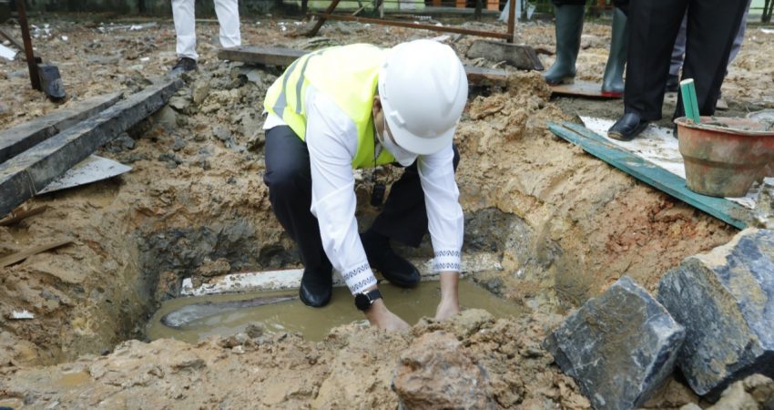 Wali Kota Kendari Letakkan Batu Pertama Pembangunan Gedung Baru MAN 1 Kendari