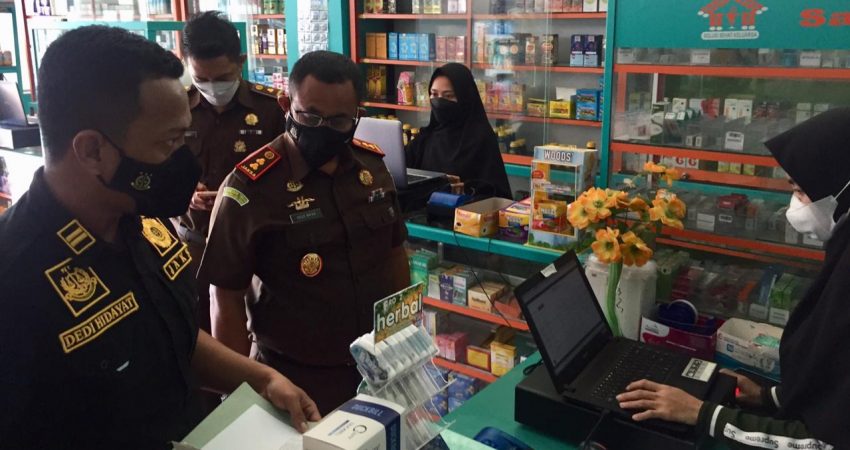 Kajari Muna Tinjau Ketersediaan Obat dan Alkes di Wilkumnya