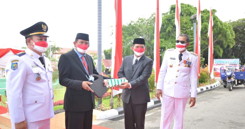 Tingkatkan Kebersihan Kolaka, Antam Serahkan Empat Unit Kendaraan Pengelolaan Sampah pada Pemkab