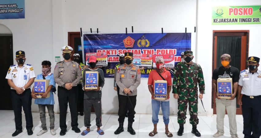 Bakti Sosial TNI-Polri, Sasar Buruh Pelabuhan dan Pemukiman Nelayan