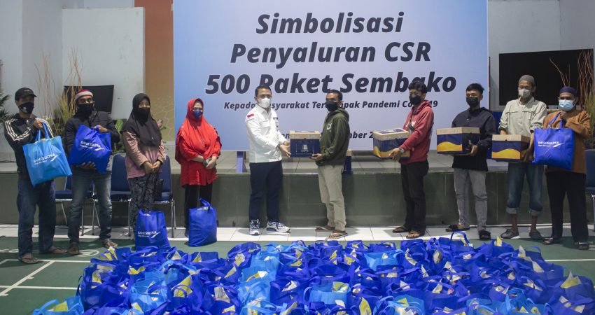 Peduli Masyarakat, Bank Sultra Bagikan 1000 Paket Sembako di Hari Pelanggan Nasional