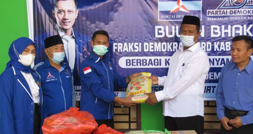 Dua Dekade Partai Demokrat, Fraksi Demokrat DPRD Konsel Gelar Baksos di Ponpes