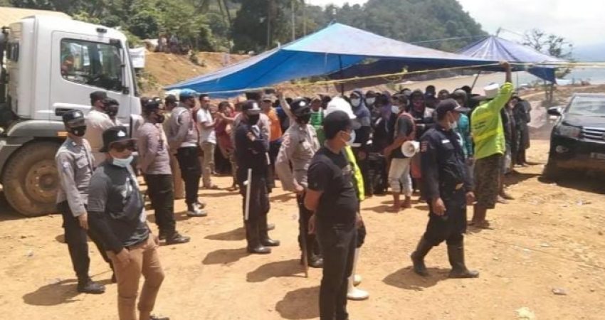 Kembali Gelar Aksi, Masyarakat dan Mahasiswa Tuntut Pembebasan Tiga Rekannya