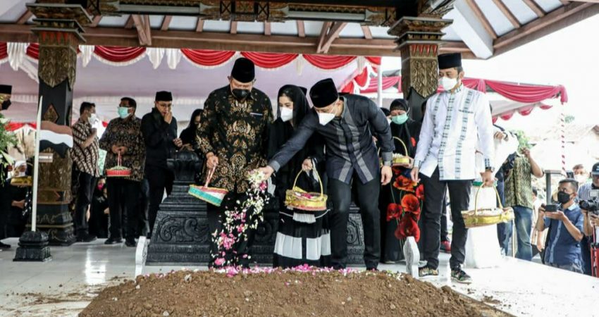 Hadiri Prosesi Pemakaman Ibu Ageng, SBY dan AHY Kenang Almarhumah