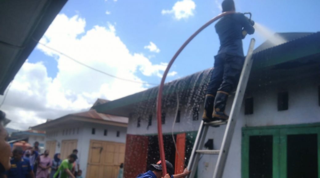 Kebakaran di Lost Peddys Market Lawata, Kerugian Ditaksir Puluhan Juta
