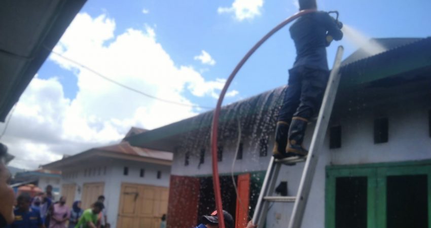 Kebakaran di Lost Peddys Market Lawata, Kerugian Ditaksir Puluhan Juta