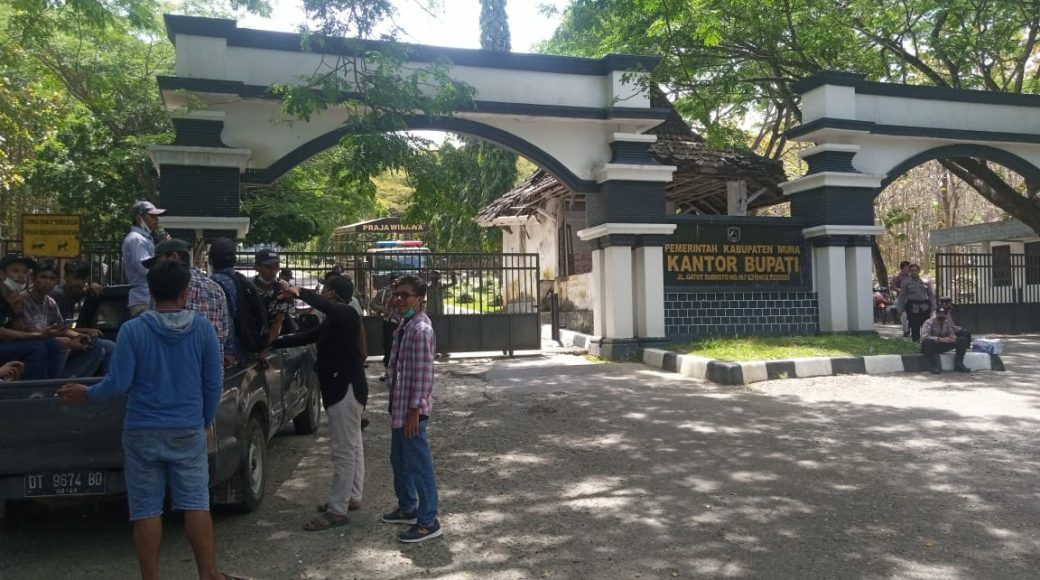 Diduga Ganti Perangkat Tak Sesuai Mekanisme, Masyarakat Tuntut Plt Kades Bangkali Barat Mundur