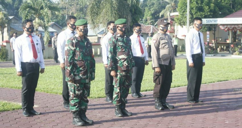 Ungkap Jaringan Handak Ilegal, Dua Babinsa Kodim Kendari Terima Penghargaan