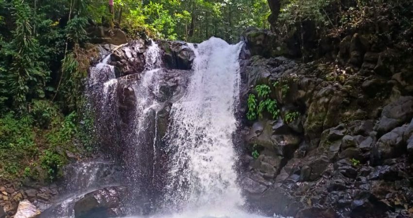 Sejumlah Pemuda Temukan Spot Wisata Air Terjun di Konkep